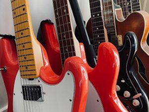 Gui­tars and Basses